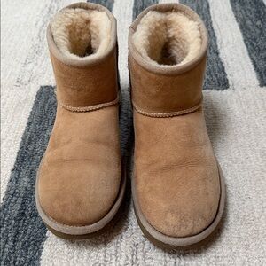 Uggs, short, sand, size 7